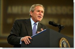 President George W. Bush gives remarks to the American Associations of Community Colleges annual convention in Minneapolis, Minn., Monday, April 26, 2004.   White House photo by Paul Morse